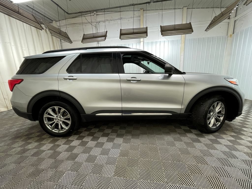 Used 2020 Ford Explorer XLT w/ Equipment Group 202A AWD/4WD image 22