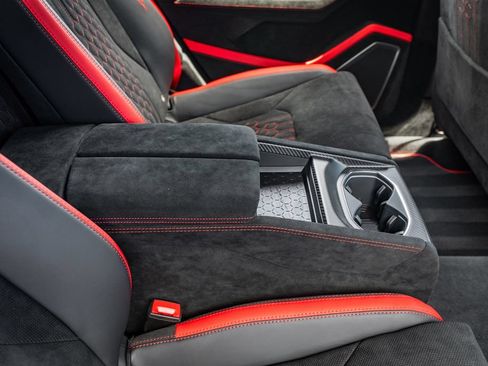 Used 2024 Lamborghini Urus Performante AWD/4WD image 47