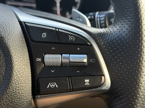 Used 2022 Genesis G70 2.0T image 27