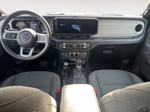 Used 2024 Jeep Wrangler Sahara image 10