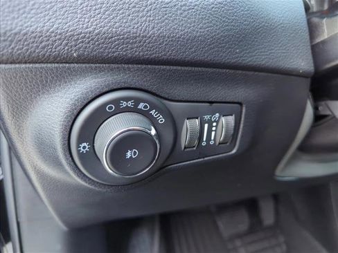 Used 2021 Jeep Compass Latitude FWD image 28