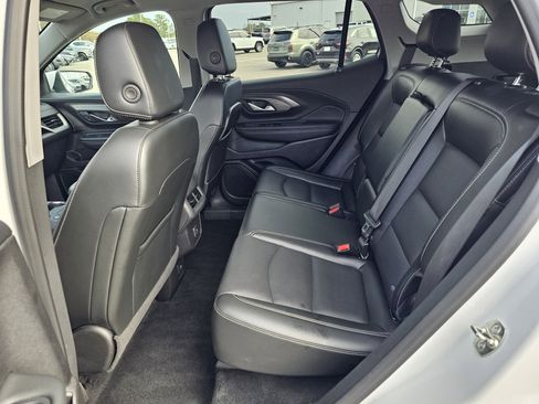 Used 2024 GMC Terrain SLT image 31