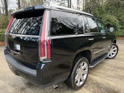 Used 2017 Cadillac Escalade Premium Luxury image 10