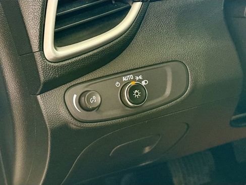 Used 2021 Chevrolet Trax LT image 11