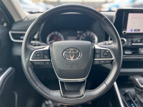 Used 2024 Toyota Highlander LE image 16
