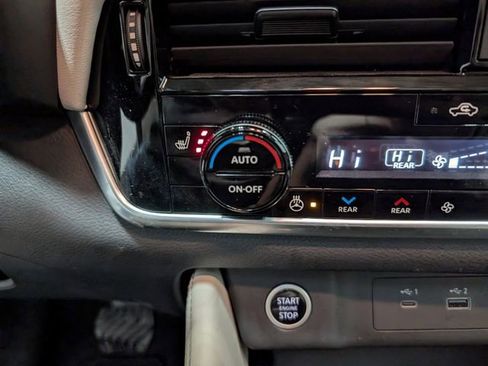 Used 2023 Nissan Rogue SL w/ SL Premium Package image 24