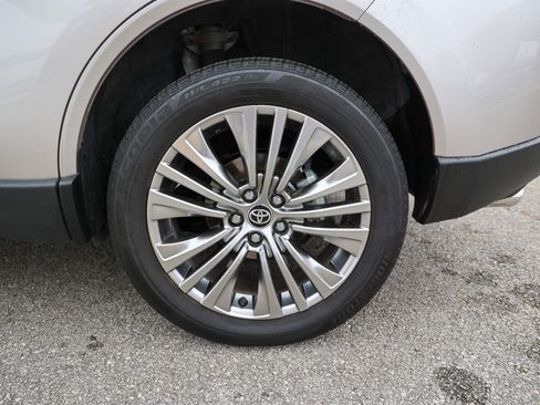 Used 2024 Toyota Venza Limited AWD/4WD image 14