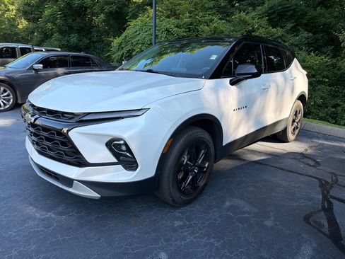 Used 2024 Chevrolet Blazer LT w/ Midnight/Sport Edition FWD image 2