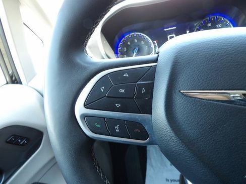 Used 2024 Chrysler Pacifica Touring-L FWD image 21