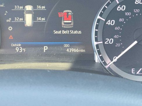 Used 2023 Toyota Highlander XLE FWD image 26