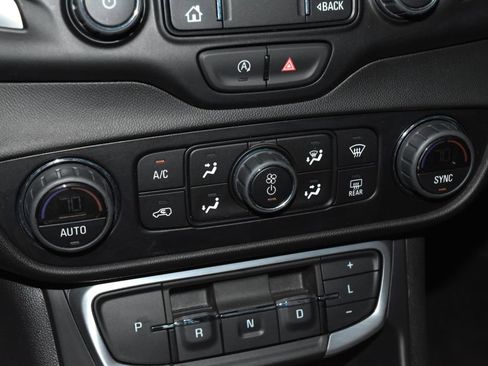 Used 2024 GMC Terrain SLT w/ Elevation Edition image 16