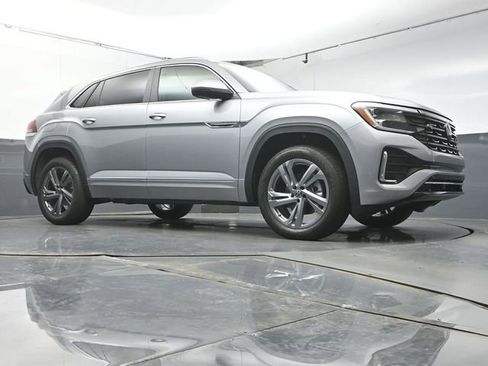 Used 2024 Volkswagen Atlas Cross Sport SEL R-Line AWD/4WD image 41