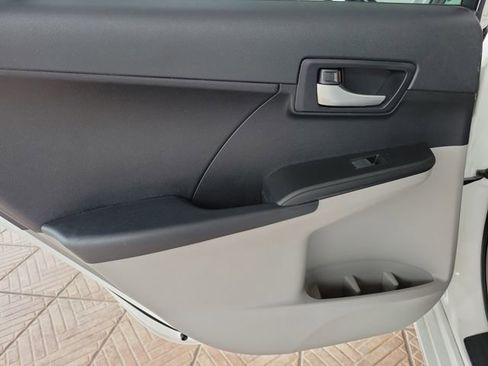 Used 2012 Toyota Camry LE image 18