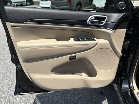 Used 2020 Jeep Grand Cherokee Limited w/ Luxury Group II AWD/4WD image 12