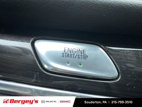 Used 2018 Buick Enclave Essence image 19