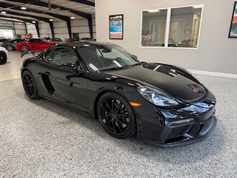 Used 2020 Porsche 718 Cayman GT4 RWD image 12