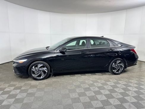 Used 2024 Hyundai Elantra Limited image 6