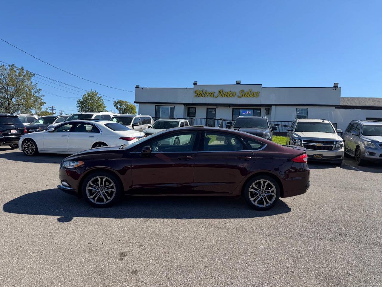 Used 2017 Ford Fusion SE w/ Equipment Group 201A FWD image 1