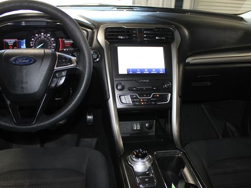 Used 2020 Ford Fusion SE FWD image 14