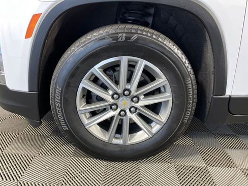Used 2023 Chevrolet Traverse LT image 11