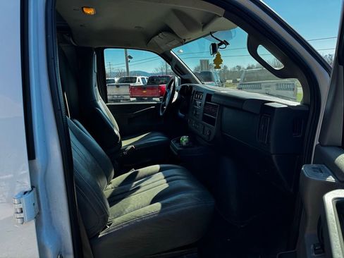 Used 2018 Chevrolet Express 2500 w/ Driver Convenience Package image 5