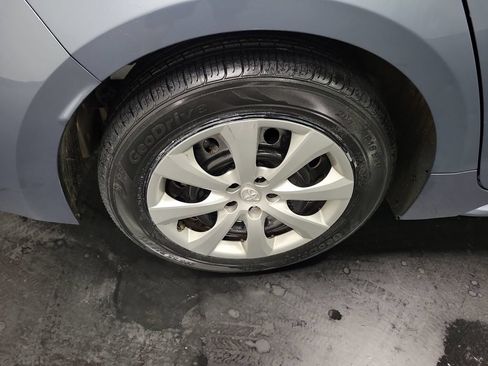 Used 2025 Toyota Corolla LE FWD image 11