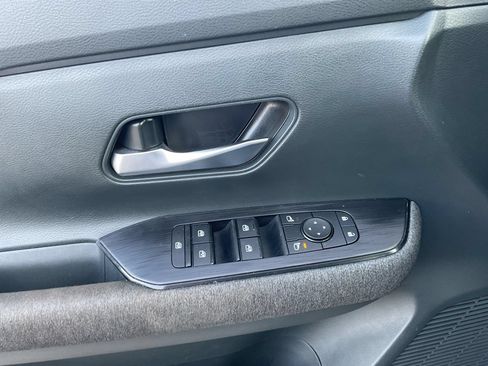Used 2025 Nissan Kicks SV FWD image 16