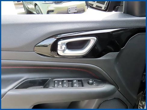 Used 2022 Jeep Compass Trailhawk w/ Trailhawk Convenience Group AWD/4WD image 5