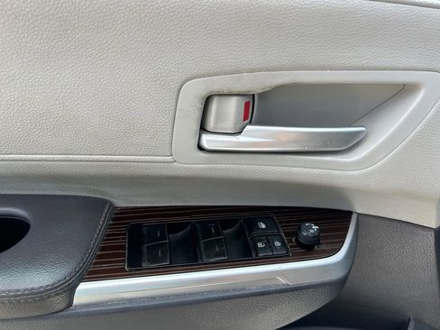 Used 2023 Toyota Sienna XLE image 12