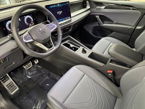New 2026 Volkswagen Tiguan SE R-Line AWD/4WD image 9
