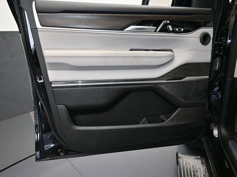 Used 2024 Jeep Grand Wagoneer L 4WD image 12