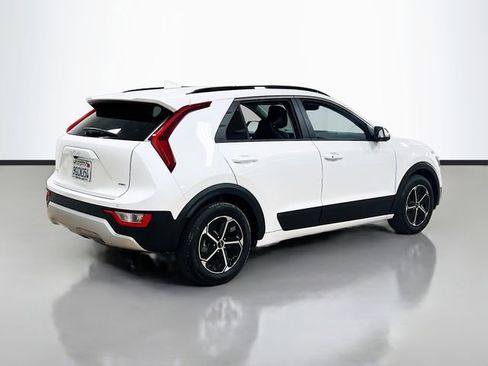 Certified 2023 Kia Niro EX image 7