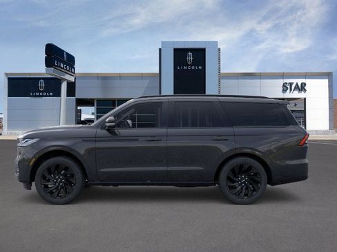 New 2026 Lincoln Navigator Reserve w/ Jet Appearance Package image 3