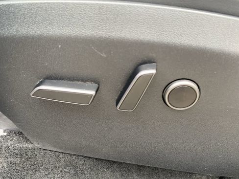 Used 2023 Tesla Model Y Performance image 12