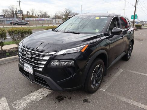 Certified 2025 Nissan Rogue SV AWD/4WD image 9