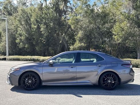 Used 2022 Toyota Camry XSE image 10