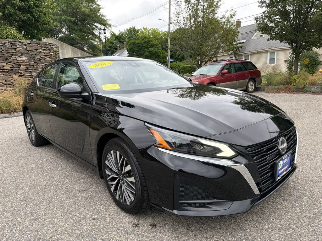 Used 2023 Nissan Altima 2.5 SV w/ SV Premium Package AWD/4WD image 9