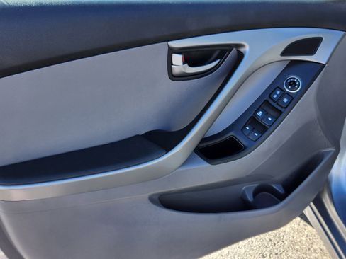 Used 2015 Hyundai Elantra SE FWD image 6