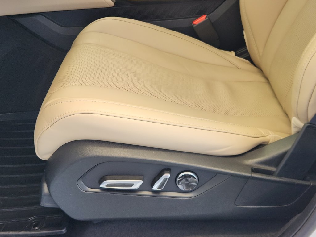 Used 2023 Acura MDX w/ Technology Package FWD image 24