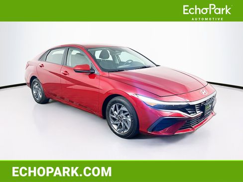 Used 2024 Hyundai Elantra SEL image 1