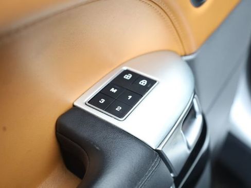 Used 2022 Land Rover Range Rover Sport SVR image 15