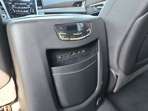 Used 2020 Cadillac Escalade Luxury AWD/4WD image 14