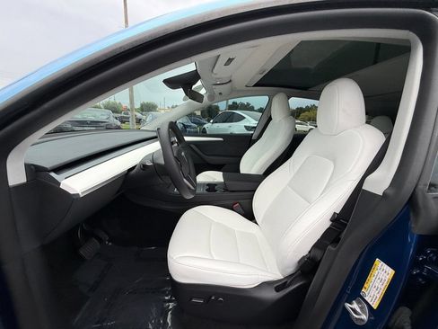 Used 2024 Tesla Model Y Long Range AWD/4WD image 20