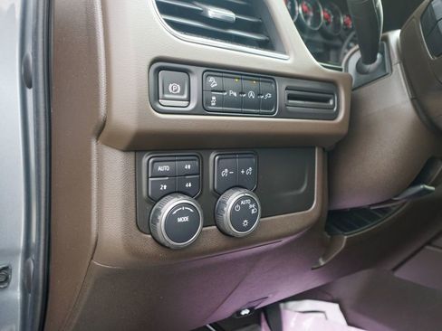 Used 2021 Chevrolet Tahoe Z71 w/ Rear Media and Nav Package image 17