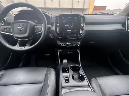 Used 2025 Volvo XC40 B5 Core w/ Protection Package Premier image 18