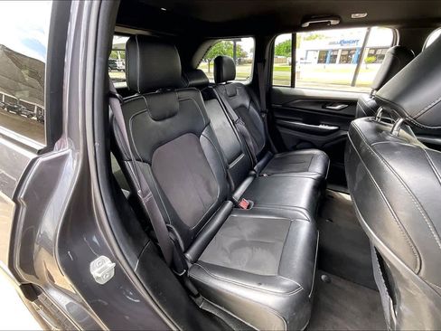 Used 2024 Jeep Grand Cherokee Altitude AWD/4WD image 19