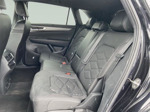 Used 2024 Volkswagen Atlas Cross Sport SE image 18