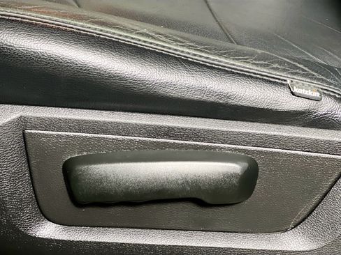Used 2019 RAM 1500 Classic SLT AWD/4WD image 15