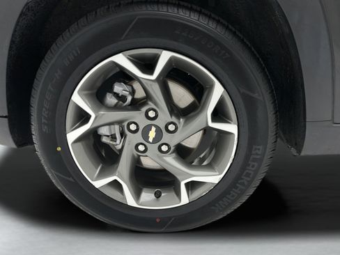 Used 2025 Chevrolet Trax LT w/ LT Convenience Package FWD image 9