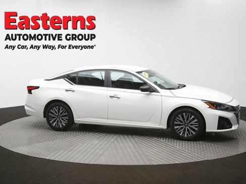 Used 2025 Nissan Altima 2.5 SV FWD image 46